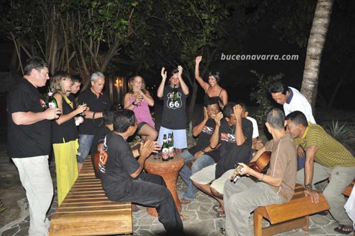 grupo de Buceo Navarra bailando