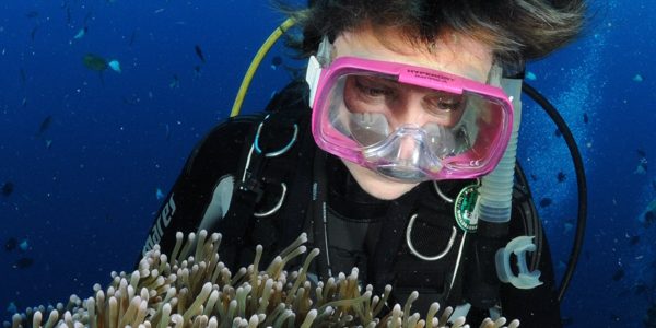 instructora de buceo de modelo fotografica