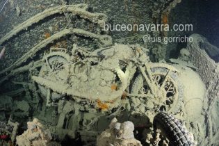 moto en el pecio Thistlegorm