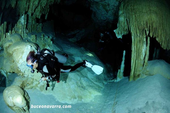 Uxue en el cenote