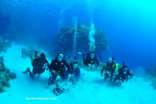grupo-bajo-el-agua