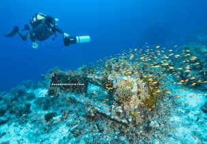buceador con torpedo