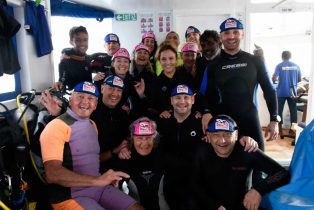 grupo de Buceo Navarra en el Dhoni