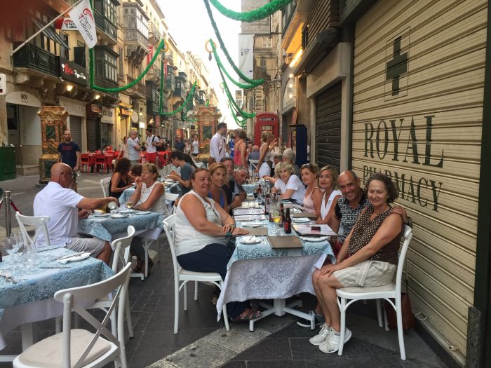 grupo Buceo Navarra cenando en La Valeta